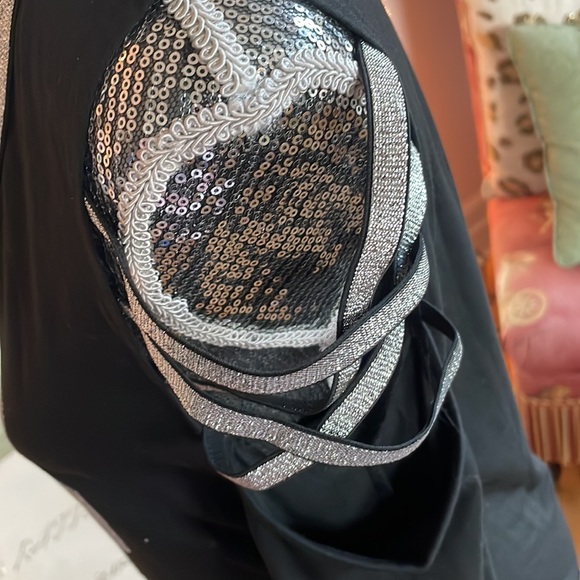 Skull Embellished Long Sleeve - Picture 10 of 13